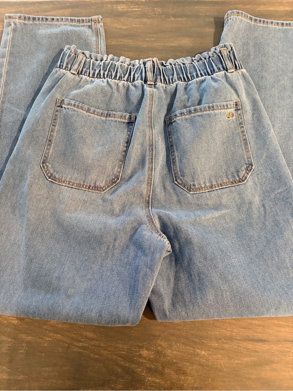 AE Light Blue Hi-Waisted Elastic Straight Leg Jeans. Size 8. - Picture 7 of 10